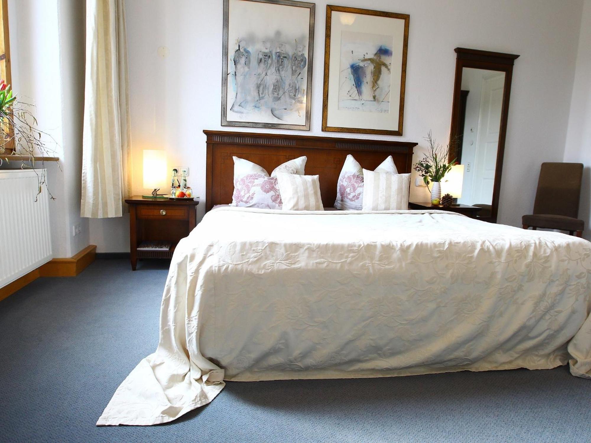 Hotel & Restaurant Schloss Weissenburg Uhlstädt 객실 사진