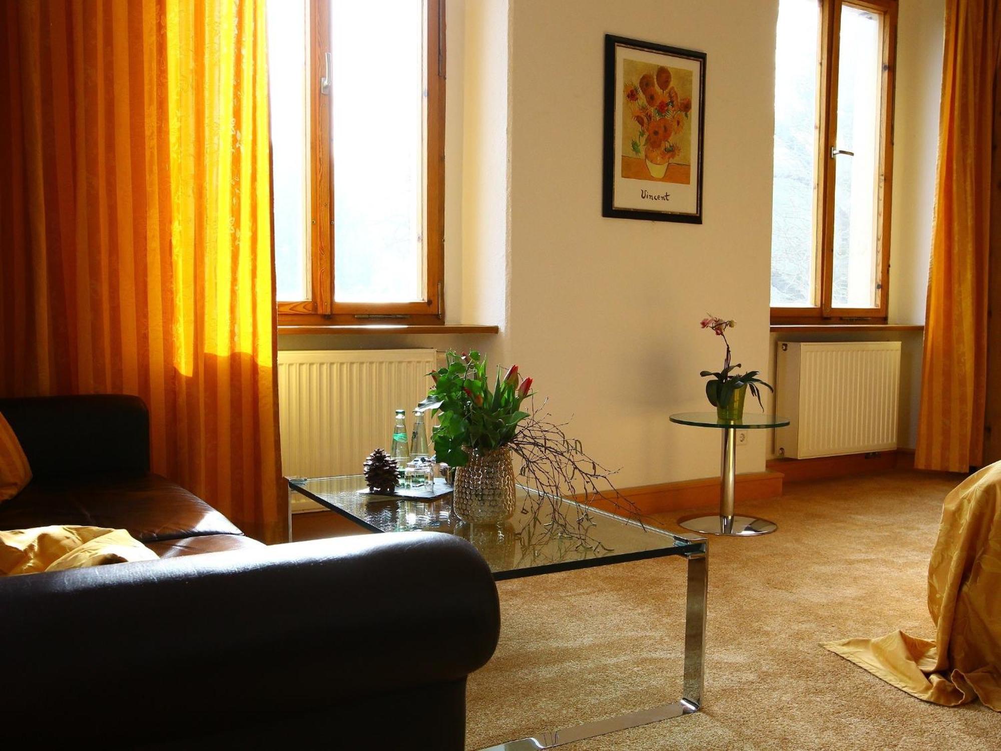 Hotel & Restaurant Schloss Weissenburg Uhlstädt 객실 사진