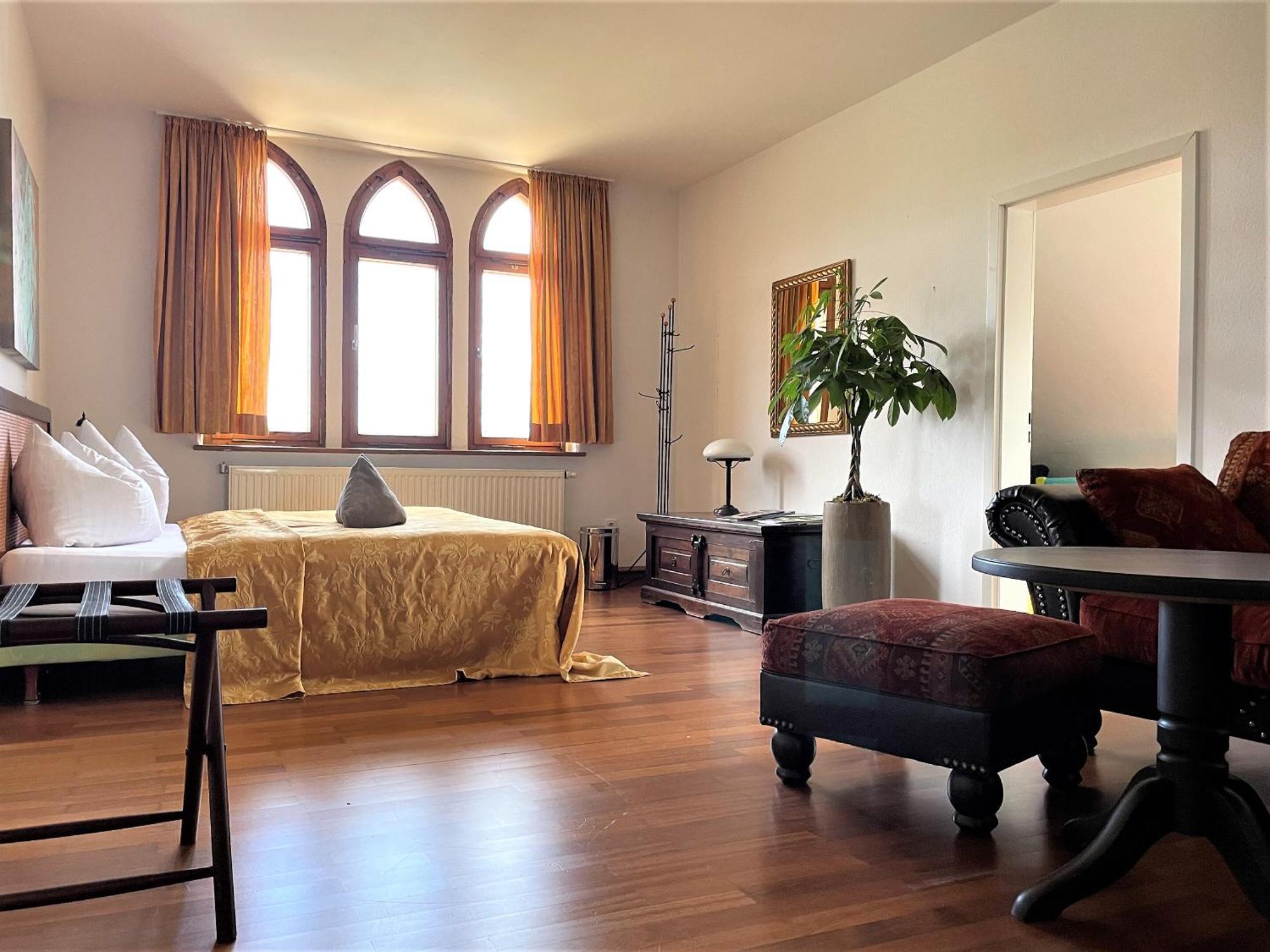 Hotel & Restaurant Schloss Weissenburg Uhlstädt 객실 사진