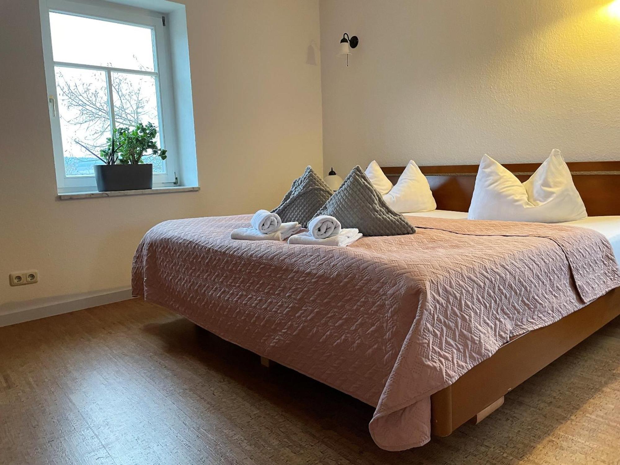 Hotel & Restaurant Schloss Weissenburg Uhlstädt 객실 사진