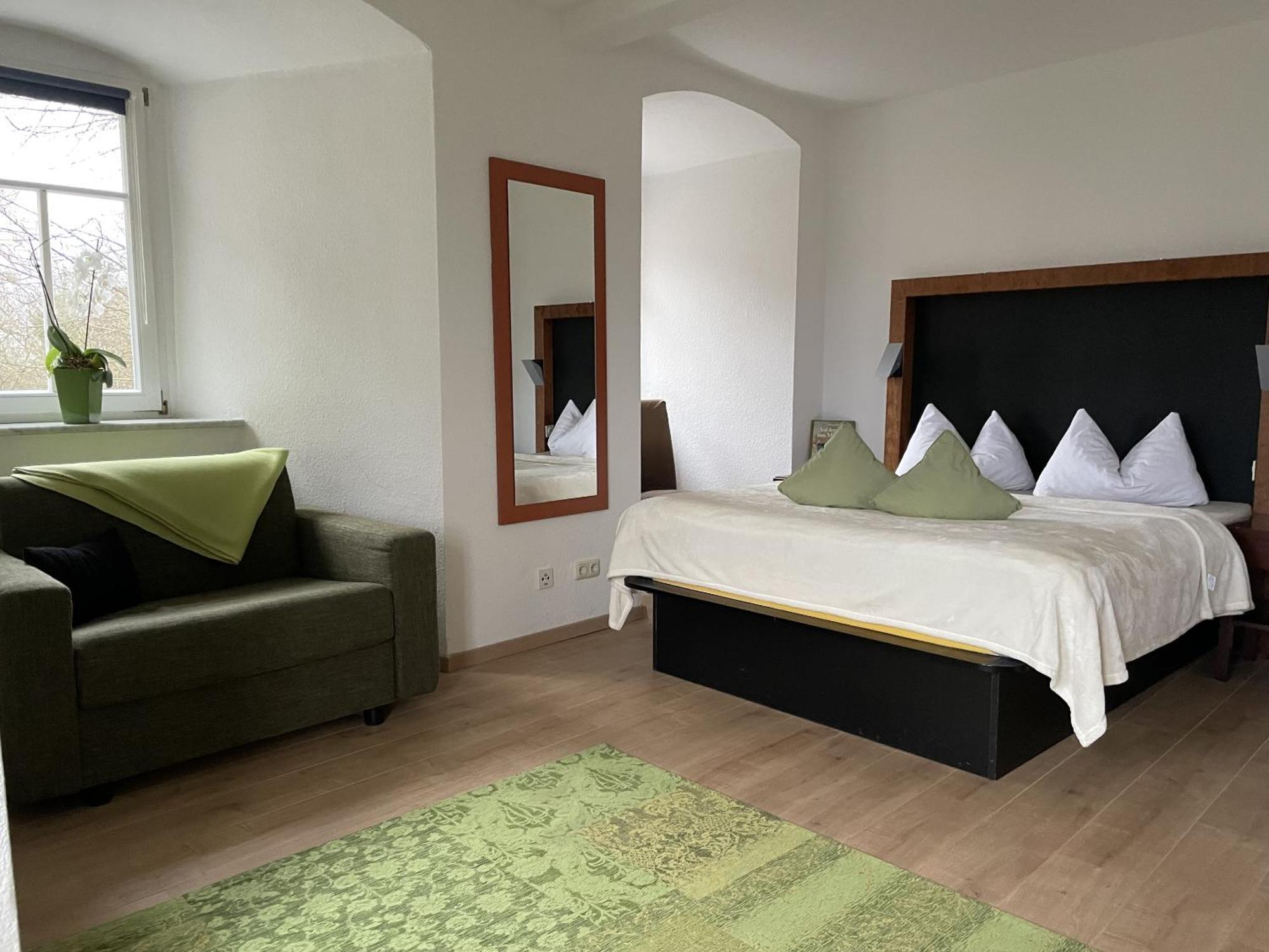 Hotel & Restaurant Schloss Weissenburg Uhlstädt 객실 사진
